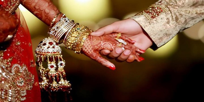 फेसबुक का प्यार धोखा है यार, शादी में दहेज मांगने पर युवती ने दी जान