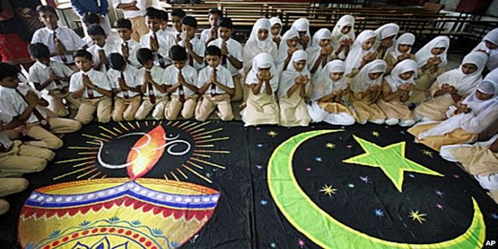 इस मदरसे में हिन्दू-मुस्लिम बच्चे एक साथ पढ़ते हैं गायत्री मन्त्र, सभी संस्कारों का करते हैं पालन