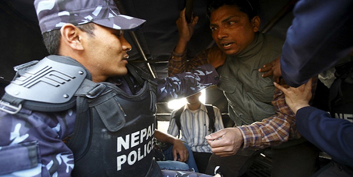 नेपाल ने दिखाई भारत को आंख