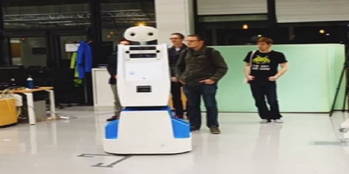 एयरपोर्ट पर भटके लोगों को रास्ता दिखाएगा रोबोट