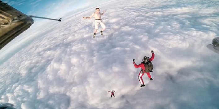men jump without parachute1