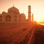 The-Taj-Mahal-at-Sunset,-India