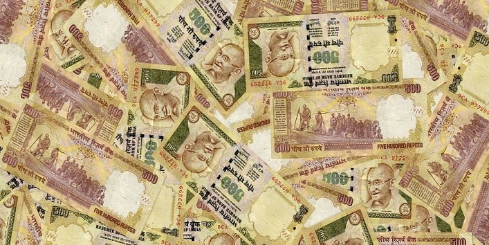 एक कलाकार ने अपने नौकर को दिए 1 करोड़ रुपए