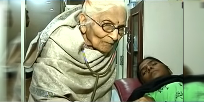 68 वर्षों से यह डॉक्टर कर रही हैं मुफ्त में इलाज