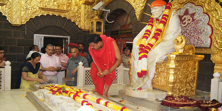 पहली बार शिर्डी साईं बाबा मंदिर के दान पात्र में आया इतना बड़ा चढ़ावा