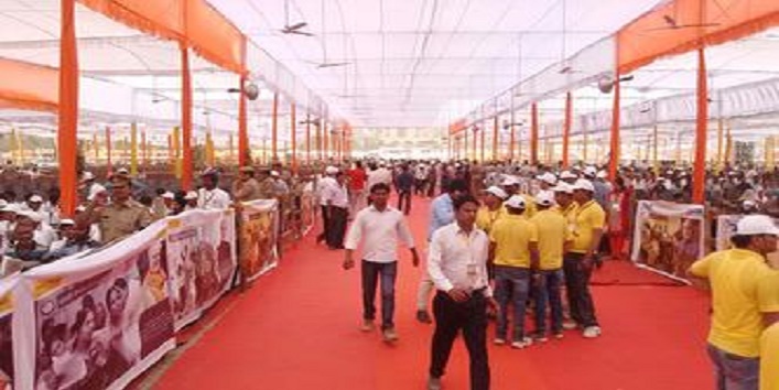 प्रधानमंत्री ने लॉन्च की स्टैंड अप इंडिया स्कीम, बांटे ई-रिक्शा