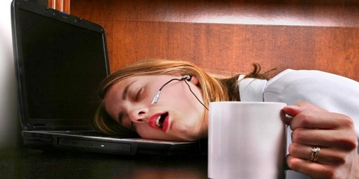 काम के दौरान झपकी लेना है सेहत के लिए फायदेमंद