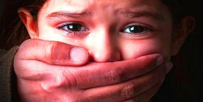 दिल्ली: 8 साल की बच्ची से बलात्कार, मरने का नाटक कर बचाई जान