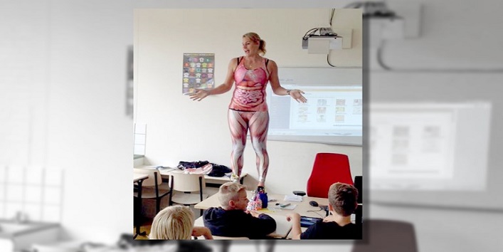 Teacher likes to teach children being nude1
