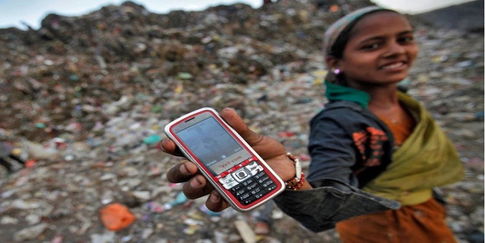 भारत के इस राज्य में मोबाइल तो है, लेकिन शौचालय नहीं…