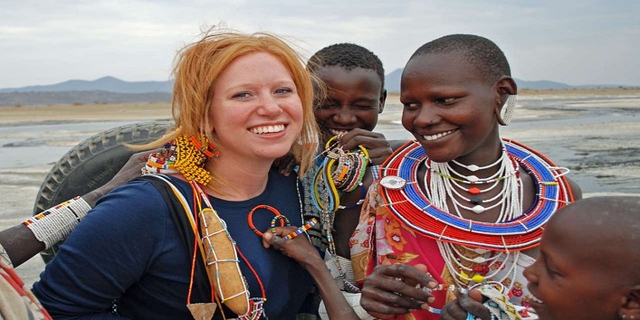 kenya-masai-tribe-unusual-way-greeting-friends-spit-tanzania1