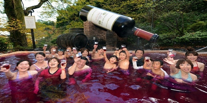 JAPAN spa-that-will-let-you-bathe-in-wine-tea-coffee3