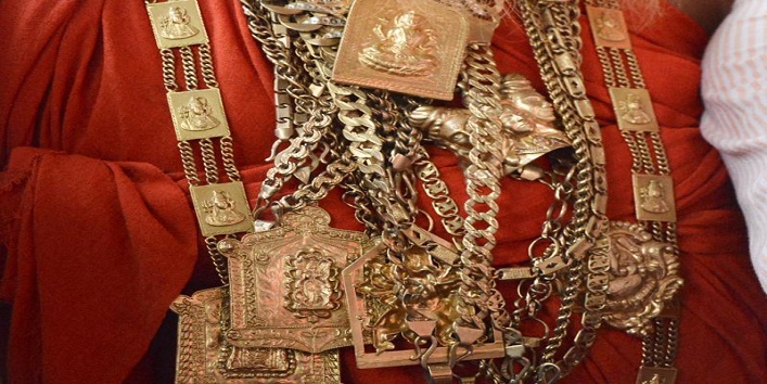 Golden baba in Ardh Kumbh wore,Golden baba, (2)