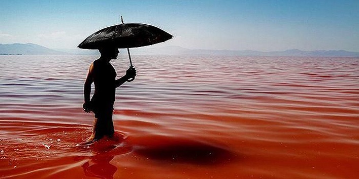 Urmia lake turns into blood lake1