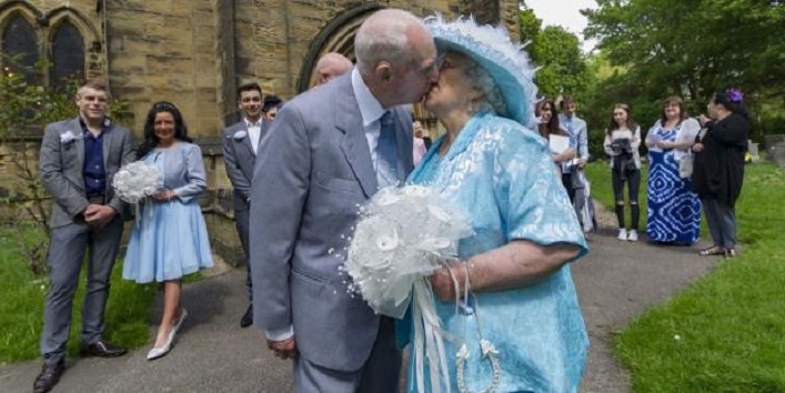 couples get married after 44 years dating2