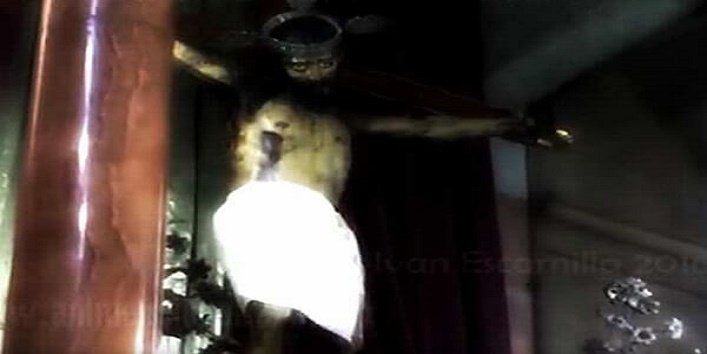 चर्च में लगी ईसा मसीह की मूर्ति ने खोली आंखें, देखें वीडियो
