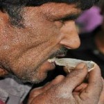 Men Eats Lizard,Lizard,Madhya pradesh,1