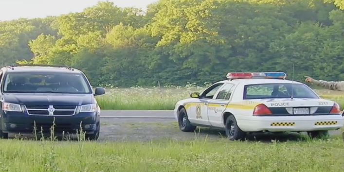 हादसे में गिरा यूएफओ और एलियन एक कार से भागा, देखिये वीडियो