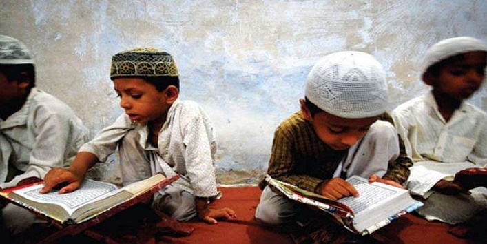 सांप्रदायिक सद्भाव के लिए मुस्लिम बच्चों को कुरान पढ़ाती है यह हिन्दू लड़की