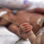 women eat her baby2
