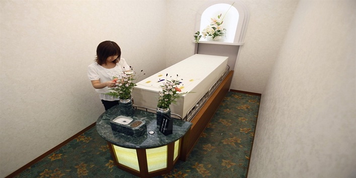 मौत का कारोबार – यह होटल बुक होता है सिर्फ मुर्दों के लिए