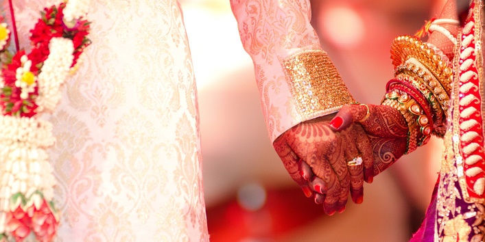 अनोखी शादी – यहां दूल्हा बना “दुल्हन” और दुल्हन बनी “दूल्हा”
