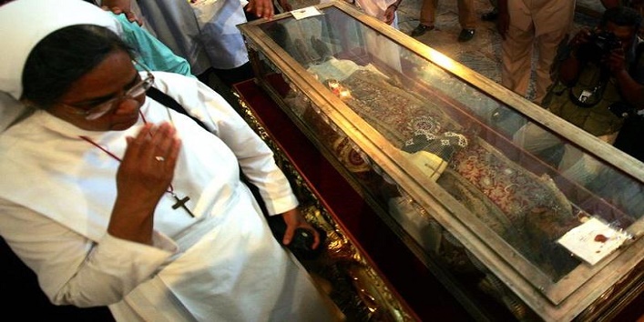 Indian nun prays next to the remains of the 16th century priest Saint Francis Xavier in Goa.