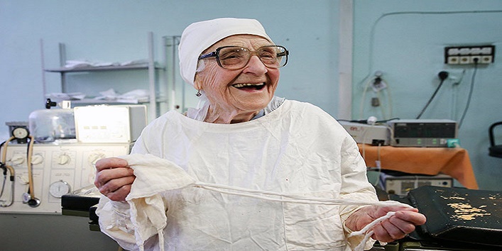 आज भी रोजाना 4 ऑपरेशन करती है 89 वर्ष की यह महिला डॉक्टर, जानें इनके बारे में
