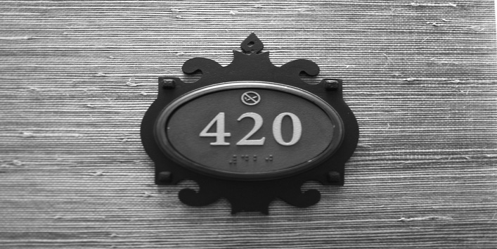 आखिर किसी भी होटल में क्यों नहीं होता रूम का नंबर 420? जानें यहां