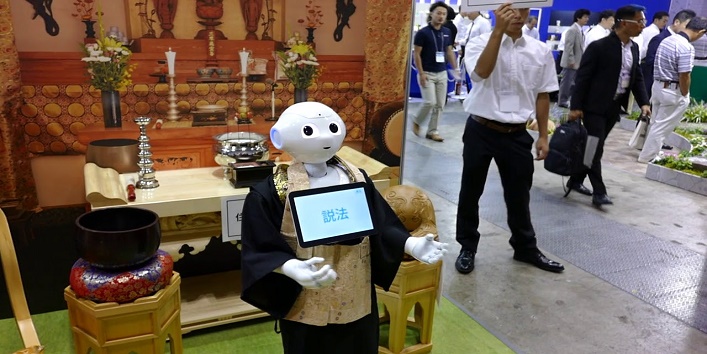 japan invented a priest in form of a robot to perform the last rites
