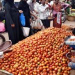 due to bad relations with india pakistan faced miseries as tomatoes price hikes cover