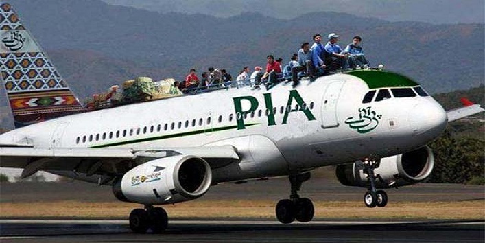 Pakistan airlines asks passengers to de board midway cover