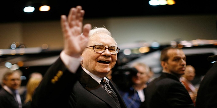 owner of berkshire hathway and multi billionaire Warren Buffett giving tips to become rich cover