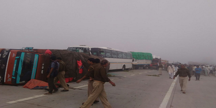 severe accident due to delhi smog happened at yamuna expressway cover