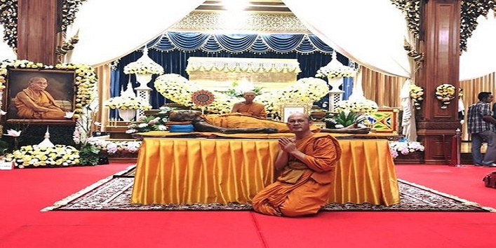 बौद्ध गुरु लुआंग फोर पियान का है यह शव
