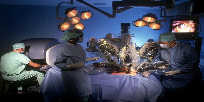 सर्जरी के दूसरे चरण में रोबोट बना सहायक 