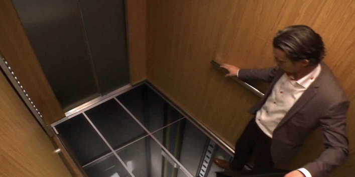 लिफ्ट की गति से थी लोगों को दिक्कत