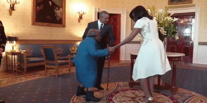 जब ओबामा के साथ झूमने लगी 106 वर्षीय महिला