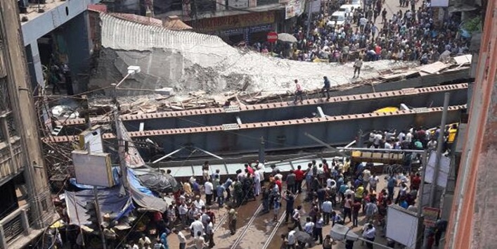 कोलकाता में निर्माणाधीन पुल गिरने से 15 की मौत