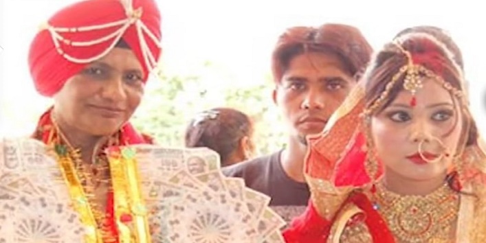 इस महिला पुलिस अधिकारी ने की अपनी ही सहेली से शादी, लोग हुए हैरान
